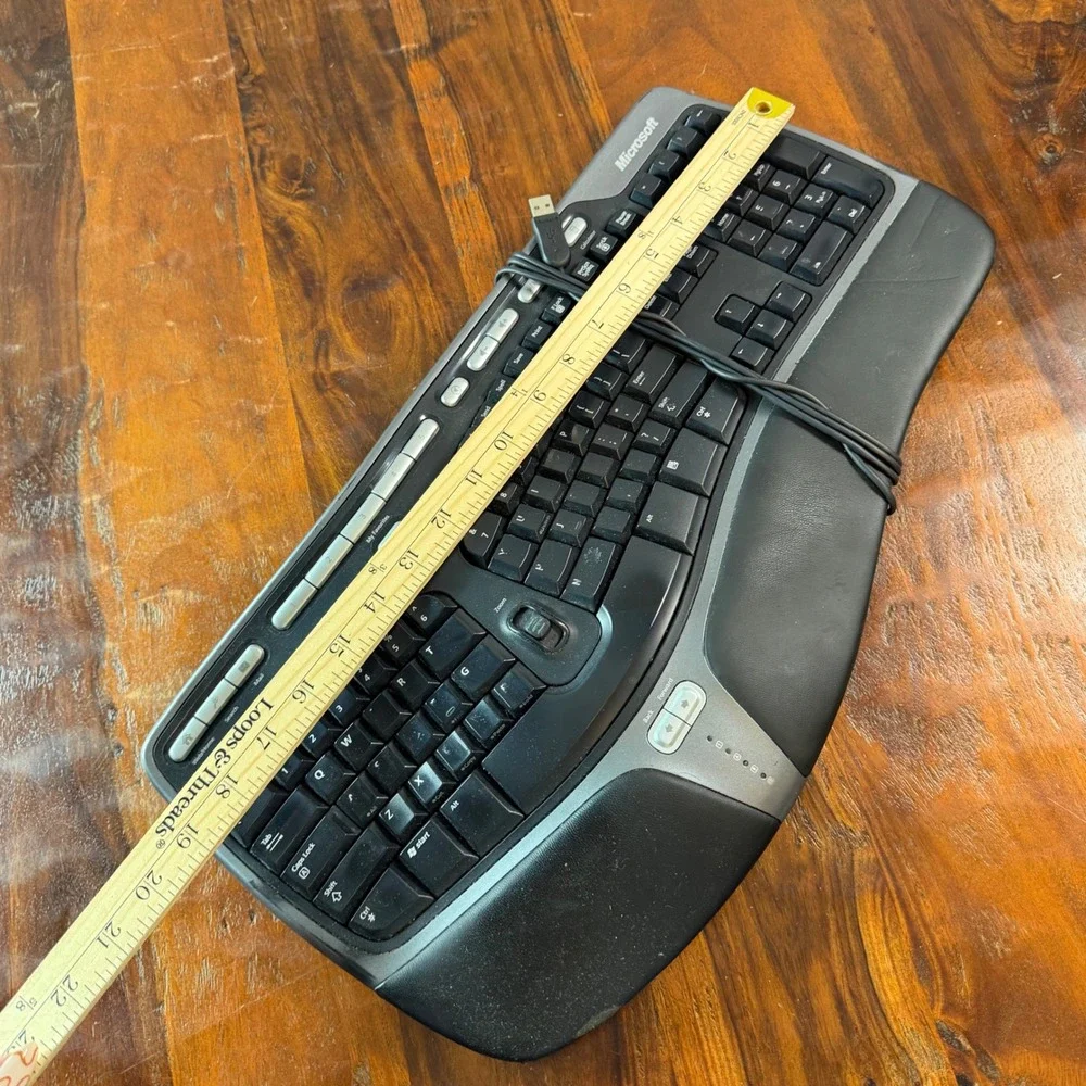 Microsoft Natural Ergonomic Keyboard 4000 v1.0 KU-0462 Wired USB Black Silver